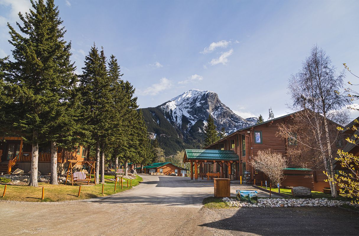 Overlander Mountain Lodge