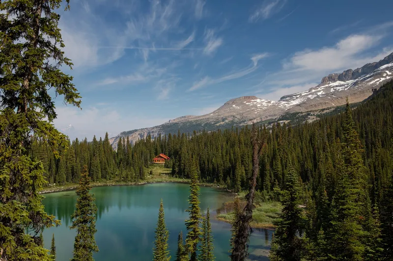 Scenic mountain views near Mistaya Lodge